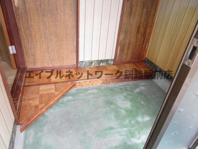 高田マンション（白金町）の玄関