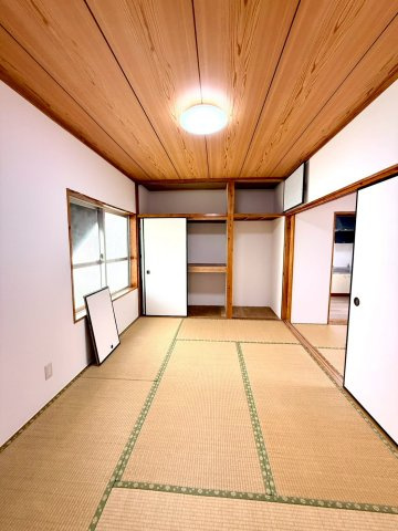 那覇市壺屋２丁目の中古一戸建の和室|１階和室６帖①押し入れ収納付き