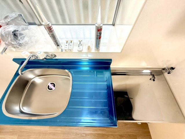 那覇市壺屋２丁目の中古一戸建のキッチン|新しく設置したピカピカのキッチン◎