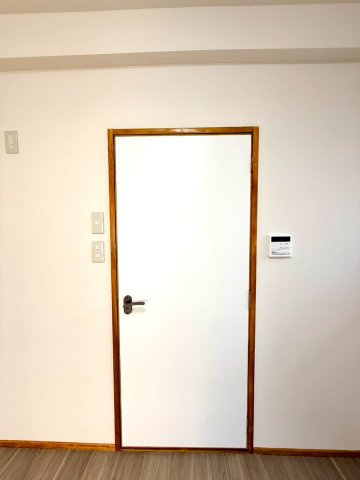 那覇市壺屋２丁目の中古一戸建のトイレ|１階浴室兼トイレ扉