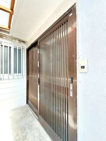 那覇市壺屋２丁目の中古一戸建の玄関|２階玄関