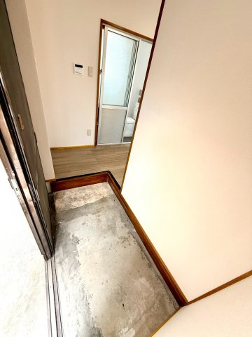 那覇市壺屋２丁目の中古一戸建の玄関|２階玄関