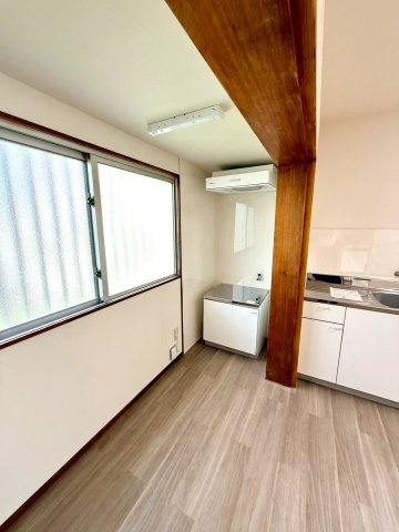 那覇市壺屋２丁目の中古一戸建のキッチン|二面採光で明るい２階ダイニングキッチン