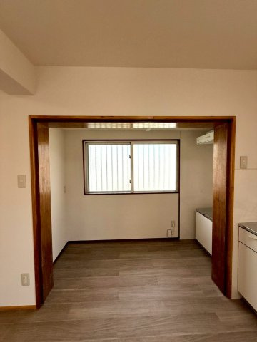 那覇市壺屋２丁目の中古一戸建のキッチン|二面採光で明るい２階ダイニングキッチン