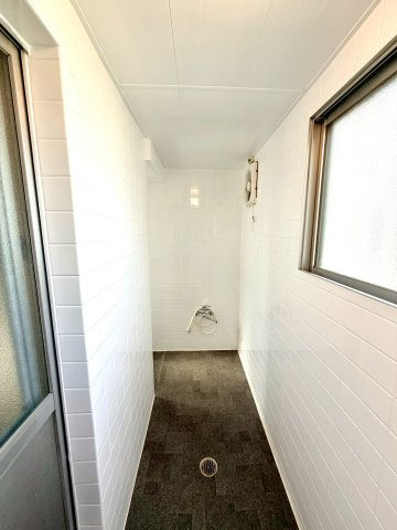 那覇市壺屋２丁目の中古一戸建の浴室|リフォーム済のシャワールーム