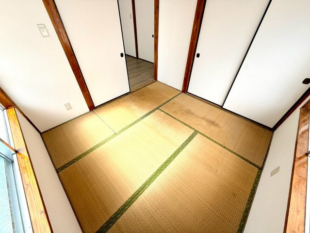 那覇市壺屋２丁目の中古一戸建の和室|二面採光で明るい、２階和室4.5帖