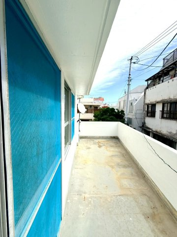 那覇市壺屋２丁目の中古一戸建のバルコニー|様々な用途に使えるベランダ付き◎