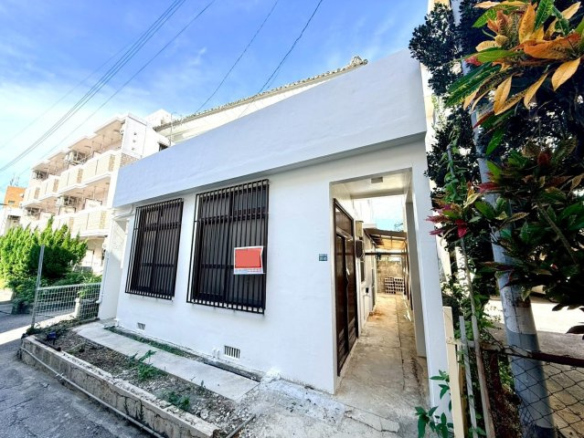 那覇市壺屋２丁目の中古一戸建の外観|外階段で、両階にキッチンとお風呂＆トイレがあるので、二世帯住居にも◎