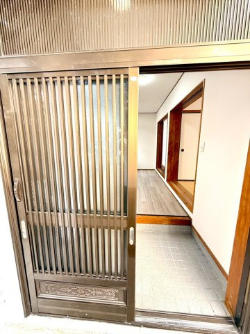 那覇市壺屋２丁目の中古一戸建の玄関|フラットな玄関