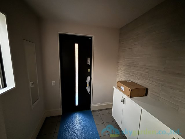 平塚市諏訪町3期　新築戸建　全3棟1号棟の玄関