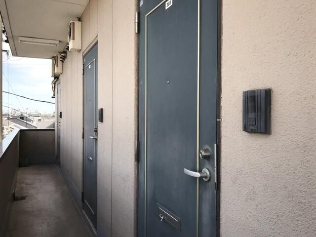 カーサフロール菅野の玄関