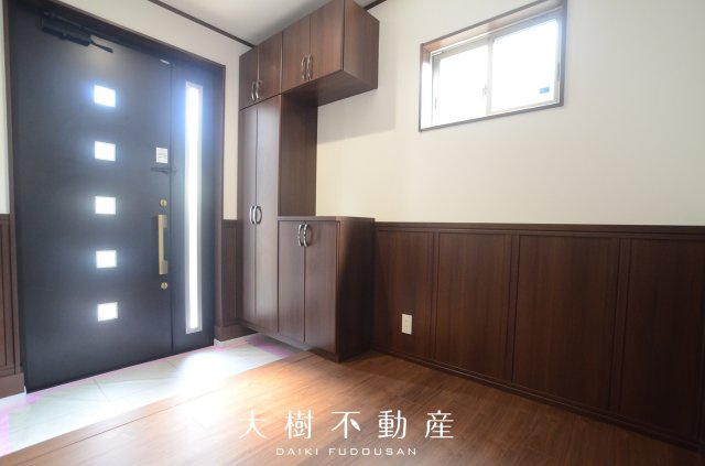 【玄関】 | 綾瀬市綾西4丁目　中古戸建て【仲介手数料無料】