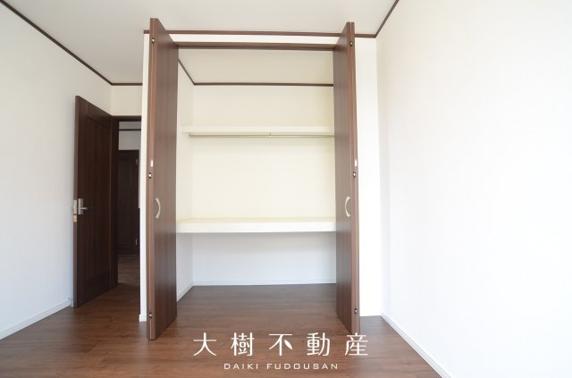 【洋室】 | 綾瀬市綾西4丁目　中古戸建て【仲介手数料無料】 | 1階　洋室1（6.2帖）クローゼット