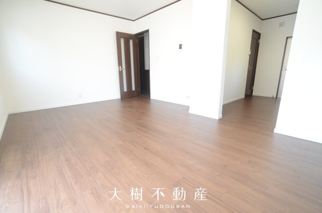 【居間・リビング】 | 綾瀬市綾西4丁目　中古戸建て【仲介手数料無料】 | 【仲介手数料無料でご紹介可能です】大樹不動産