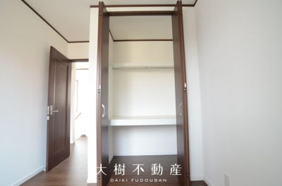 【洋室】 | 綾瀬市綾西4丁目　中古戸建て【仲介手数料無料】 | 2階　洋室4（4.5帖）クローゼット