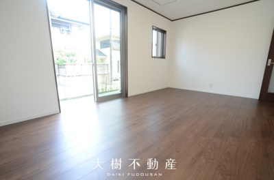【居間・リビング】 | 綾瀬市綾西4丁目　中古戸建て【仲介手数料無料】 | 海老名市を中心に地域密着で営業♪不動産のことなら「大樹不動産」へ