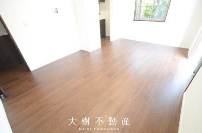 【居間・リビング】 | 綾瀬市綾西4丁目　中古戸建て【仲介手数料無料】 | □■当社なら諸費用を最大限削減できます■□