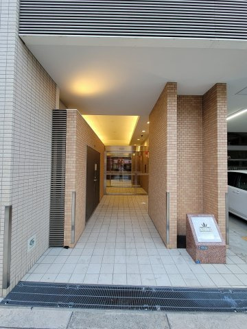 大阪市西区本田２丁目の賃貸マンションのエントランス
