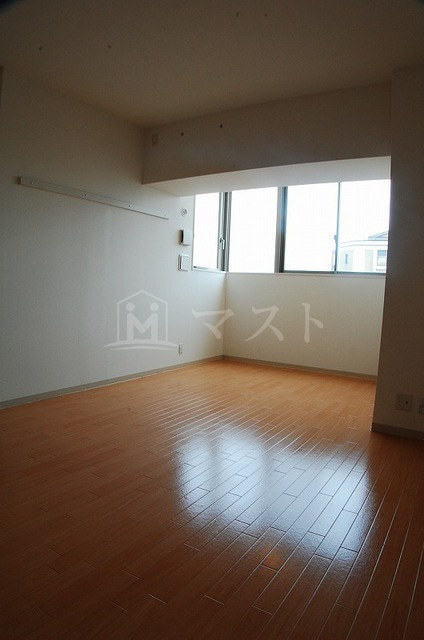 大阪市西区本田２丁目の賃貸マンションの居間・リビング|同マンション内の別室内写真となります。