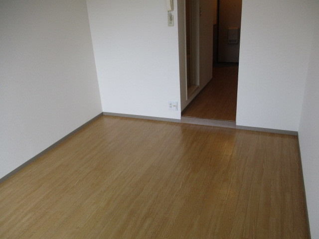 【居間・リビング】 | 明るいお部屋です