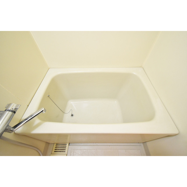 内野ハイツの浴室|ゆったり過ごせるお風呂です