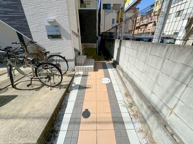カレッジヒルズ瑞光のエントランス