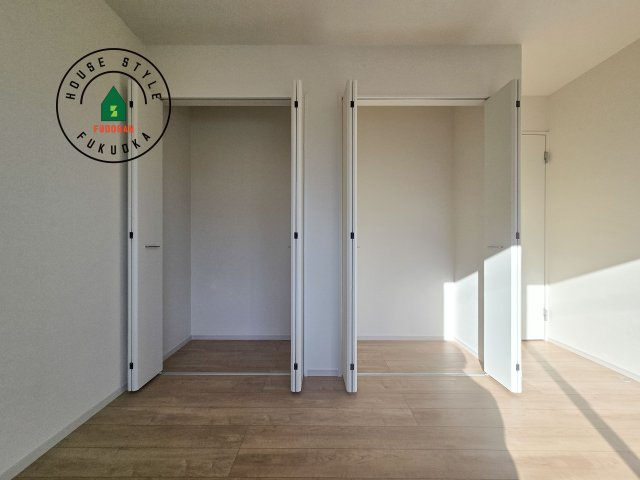 太宰府市高雄1丁目第2-1棟（1号棟）　の収納|洋服や大きな荷物が多い方や人数の多いご家族などは、一般的なクローゼットよりもウォークインクローゼットのほうが使い勝手が良いです。