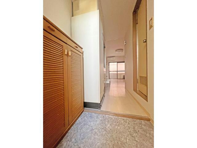 小澤マンションの玄関