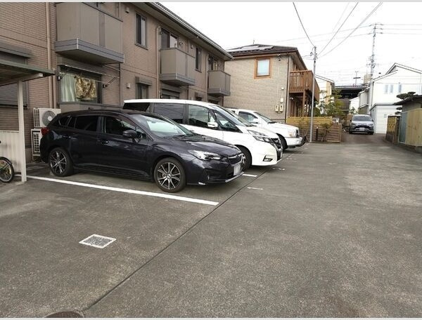 リーブラの駐車場