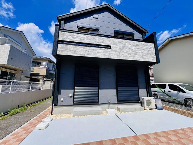 【外観】 | 練馬区高松1丁目　新築一戸建住宅　全1棟　（成増店） | 南西道路面、陽当良好・地震に強い邸宅、堂々完成。