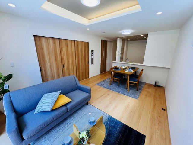 【居間・リビング】 | 練馬区高松1丁目　新築一戸建住宅　全1棟　（成増店） | LDK16帖とゆったりくつろぎのマイホーム