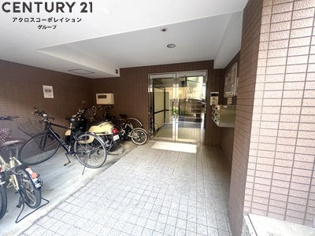 ラックビルのエントランス