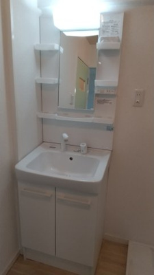 【独立洗面台】 | シルクコーポ諏訪野 | 朝の支度にも助かる、独立の洗髪洗面化粧台