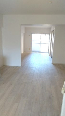 【居間・リビング】 | シルクコーポ諏訪野 | ゆったり過ごせる居間です