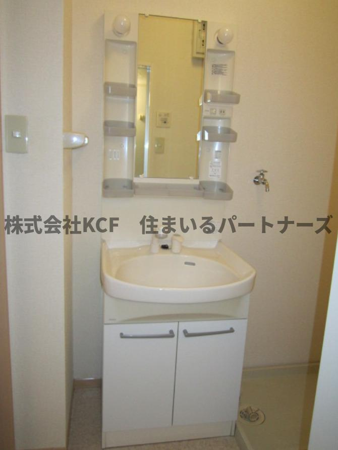 アンプルールB棟の洗面所|脱衣スペースもあります