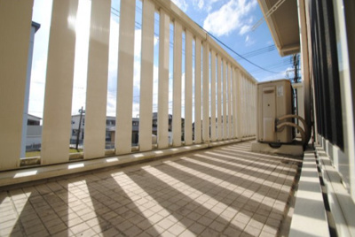 【バルコニー】 | アルルA棟 | お洗濯にも便利なバルコニー付き