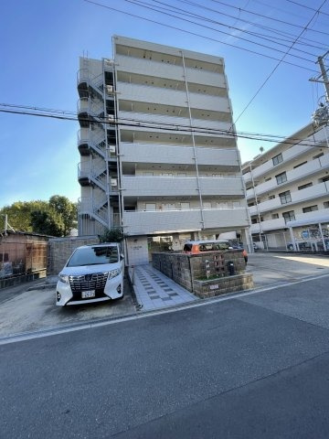 落ち着いた雰囲気の外観です