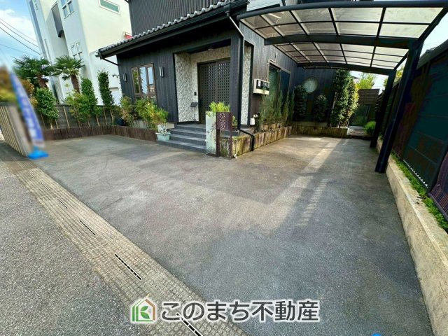 鹿沼市貝島町モデルハウスの駐車場|お車駐車スペース３台分ご用意しております♪
