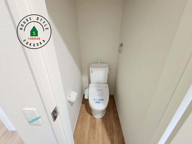 太宰府市都府楼南4丁目第1-1棟（1号棟）　の内観：施工例|温水洗浄便座を完備しております。2ヶ所にトイレがあるのは朝の慌ただしい時間も安心です。