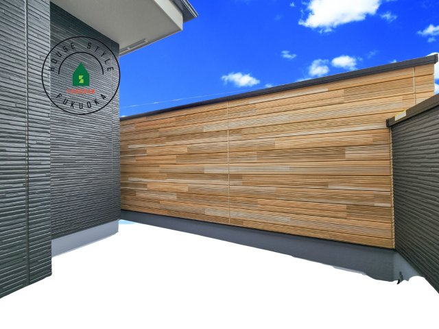 太宰府市都府楼南4丁目第1-1棟（1号棟）　の外観：施工例|風をしっかりと感じられるバルコニーでは、毎日が洗濯日和です。広々としているので洗濯も楽しくなるでしょうし、気分転換にバルコニーからの眺めを楽しむのもいいでしょう。