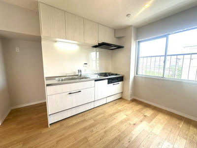 【キッチン】 | 白を基調としたシステムキッチン