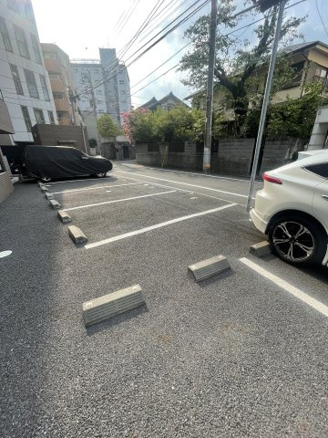 レガロ中野坂上の駐車場