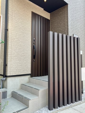 旭1丁目戸建 (旭戸建 0)のエントランス