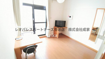 【居間・リビング】 | ＬＵＭＩＥＲＥ | 1階はフローリング、2階はカーペットです。