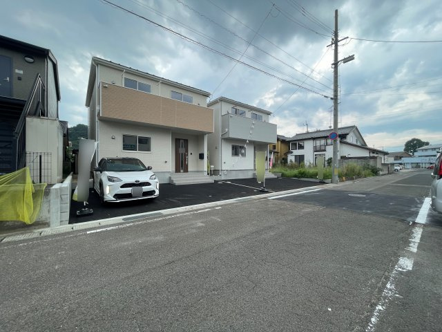 新築戸建・建売　福島市渡利字西ノ内　CRADLE GARDEN　全2棟の前面道路含む現地写真