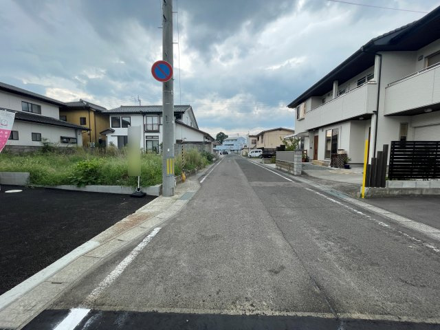 新築戸建・建売　福島市渡利字西ノ内　CRADLE GARDEN　全2棟の前面道路含む現地写真