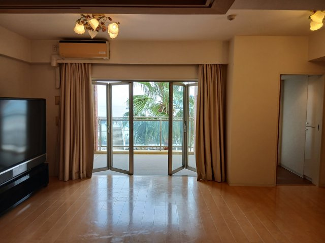 ゼファー熱海ビーチタワーの居間・リビング