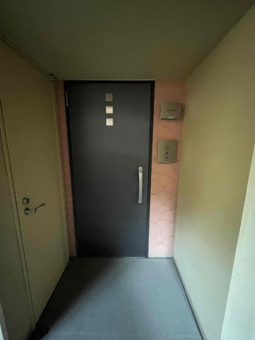 ゼファー熱海ビーチタワーの玄関