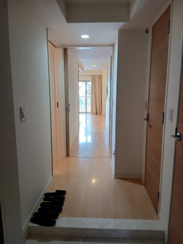 ゼファー熱海ビーチタワーの玄関