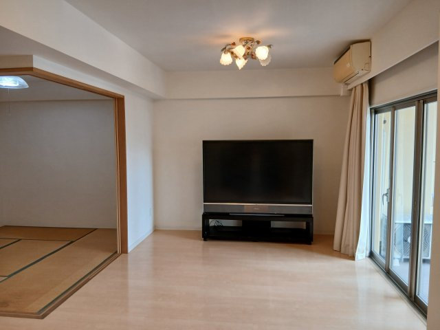 ゼファー熱海ビーチタワーの居間・リビング